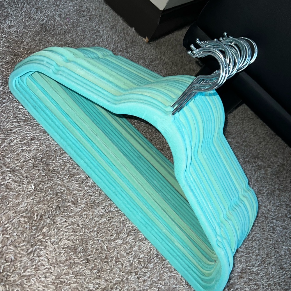 25 Teal velvet hangers